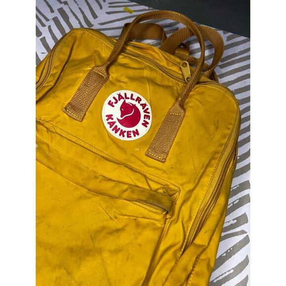 Fjallraven Kanken Backpack Zippered Adjustable Straps Yellow - Picture 4 of 8